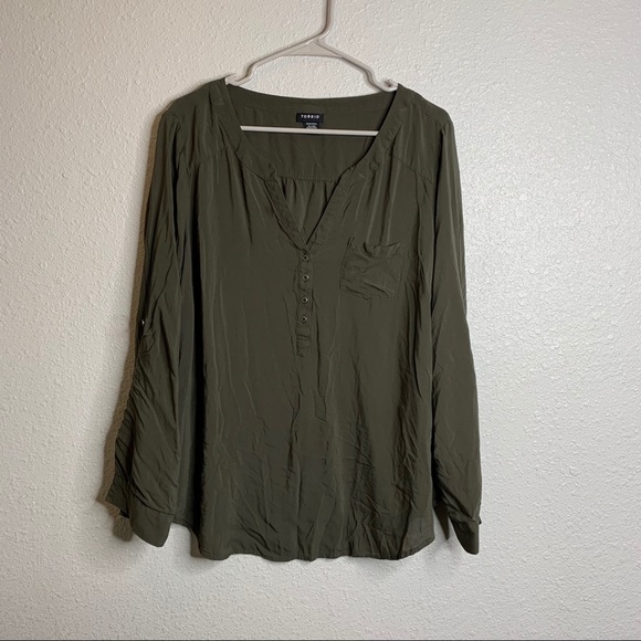 Green long sleeve top Torrid sz 1